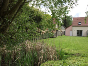Gîte Les Petits Princes à Émancé - Côté jardin