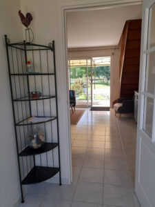 Gîte Les Petits Princes à Émancé - Entrée puis séjour