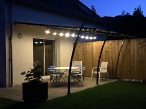 Gîte Les Petits Princes à Émancé - Terrasse un soir d'été