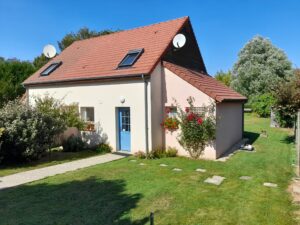 Gîte Les Petits Princes à Emancé - Côté entrée